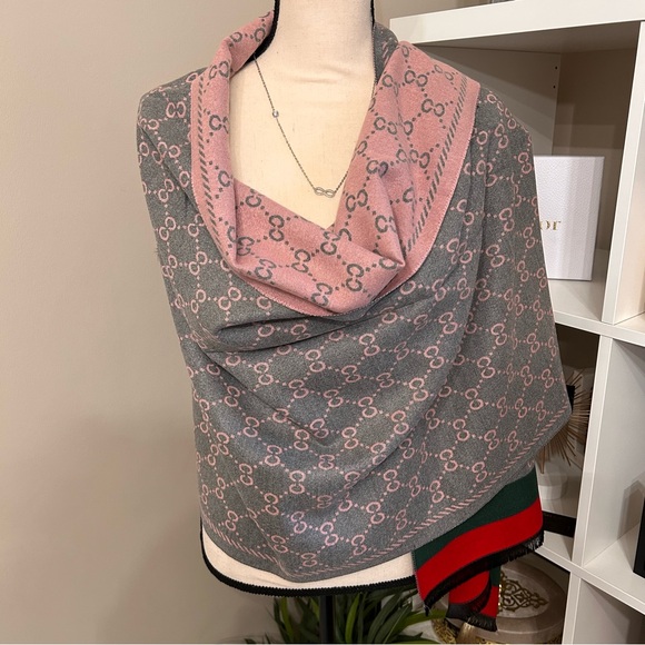 Accessories - 🔔🚨SOLD OUT 🚨🔔 Reversible Cashmere Blend Shawl